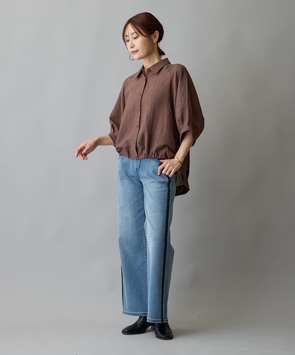 潮風をはらむしなやかブラウスでつくる、洒脱なニュアンス