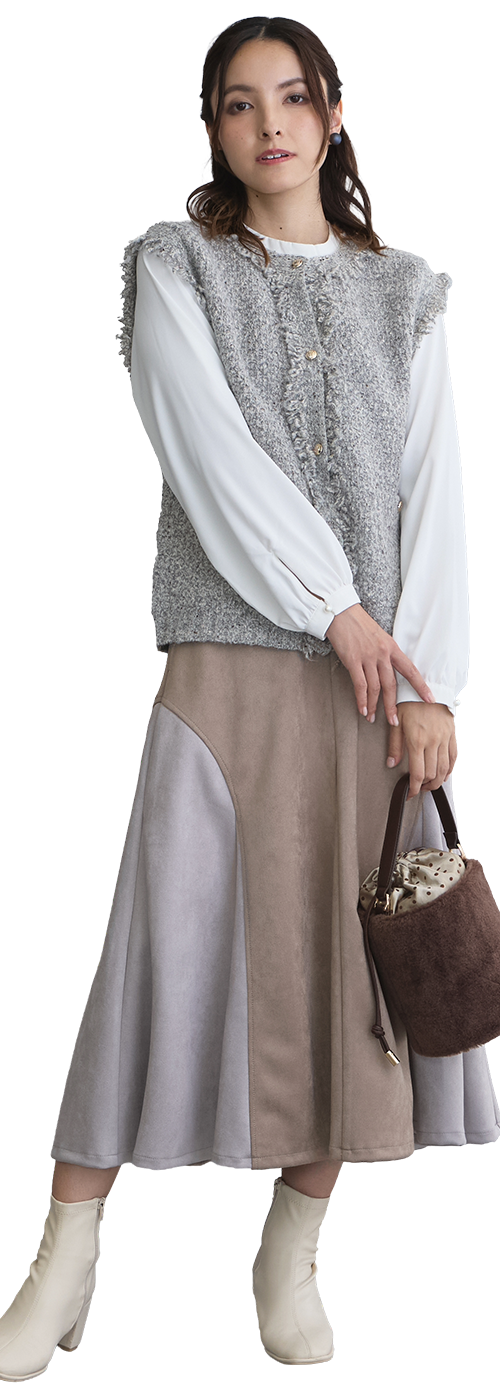 ベージュ フレアスカートコーデ LOOK 01